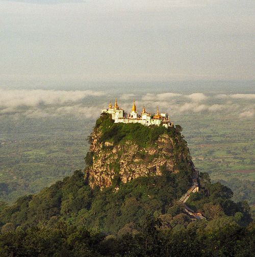 Монастир Таунг Калат, М’янма